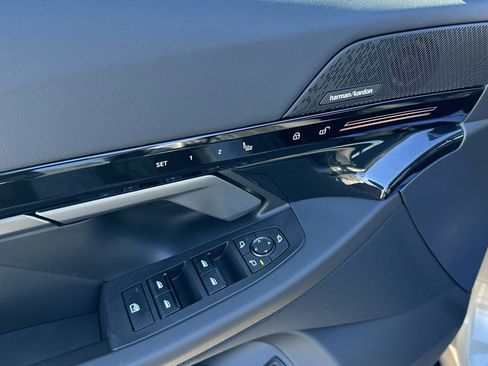 Used 2025 BMW 530i xDrive 530i xDrive w/ Premium Package image 17