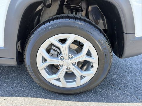 Used 2024 Jeep Compass Latitude AWD/4WD image 19