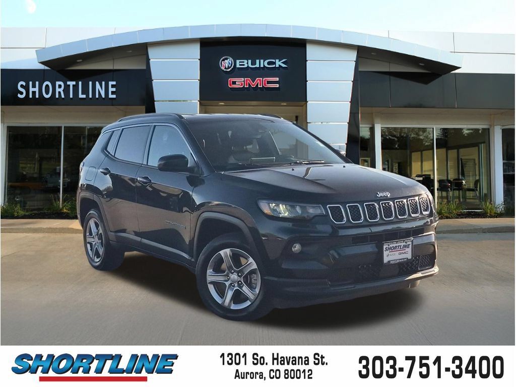 Used 2024 Jeep Compass Latitude AWD/4WD image 1