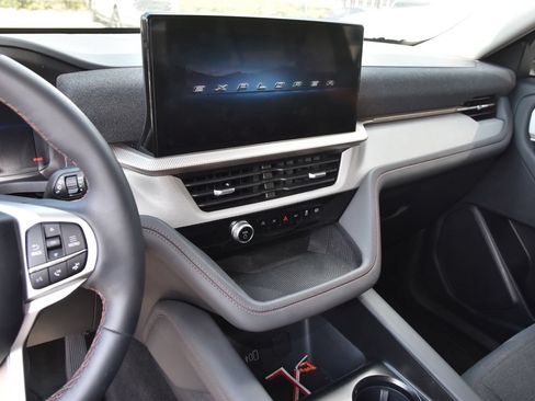 Used 2026 Ford Explorer Active RWD image 8