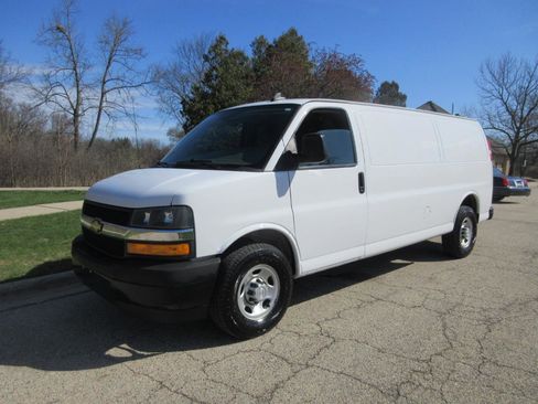Used 2018 Chevrolet Express 3500 Extended w/ Driver Convenience Package image 24