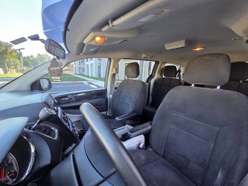 Used 2014 Dodge Grand Caravan SXT FWD image 24