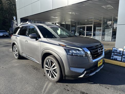 New 2025 Nissan Pathfinder Platinum w/ Cargo Package image 10
