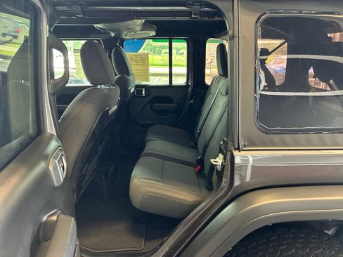 Used 2026 Jeep Wrangler Unlimited Rubicon AWD/4WD image 11