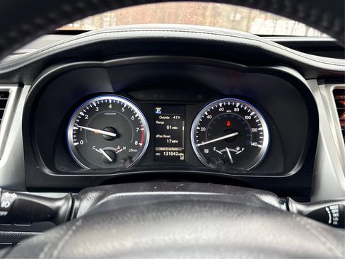 Used 2017 Toyota Highlander SE image 19