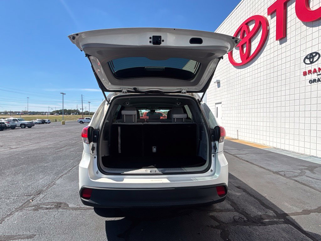Used 2017 Toyota Highlander LE FWD image 28