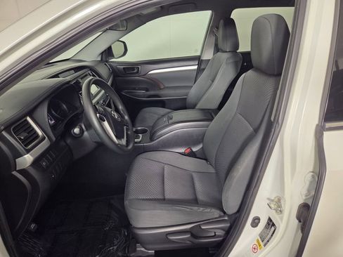 Used 2019 Toyota Highlander LE image 11