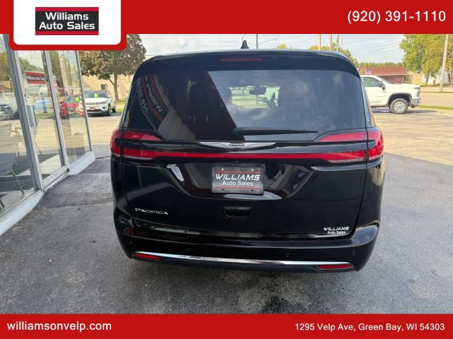 Used 2024 Chrysler Pacifica Touring-L FWD image 4
