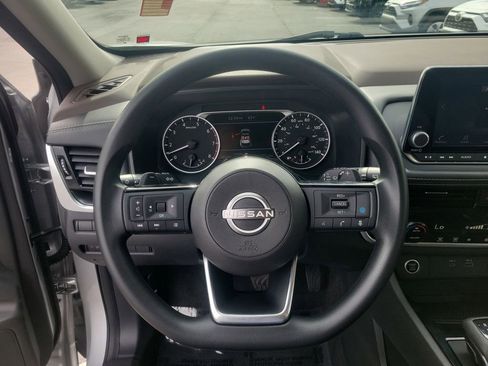 Used 2023 Nissan Rogue SV image 27