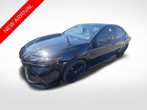 Used 2025 Toyota Camry SE w/ Convenience Package FWD image 1