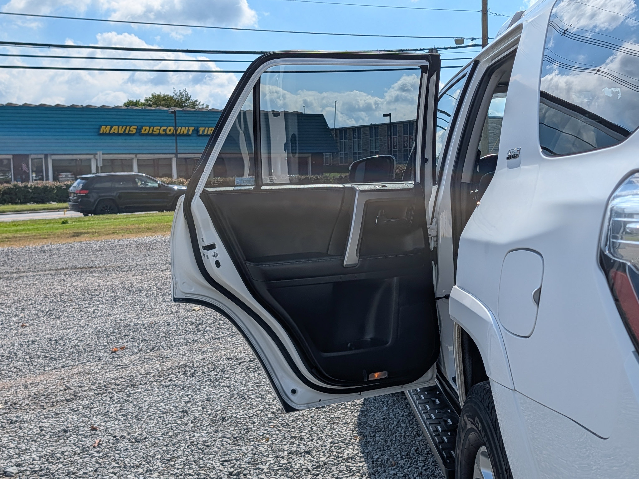 Used 2016 Toyota 4Runner SR5 AWD/4WD image 11