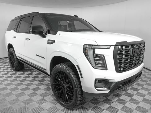 Used 2026 GMC Yukon Denali Ultimate AWD/4WD image 3