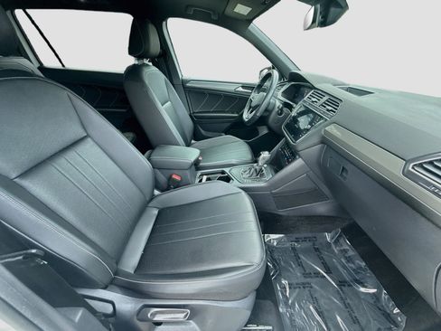Certified 2023 Volkswagen Tiguan SE R-Line FWD image 31