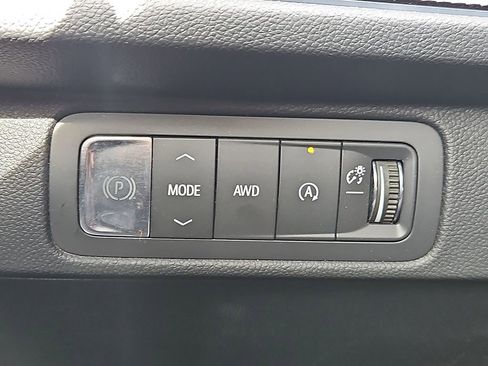 Used 2025 Chevrolet Traverse Z71 AWD/4WD image 17