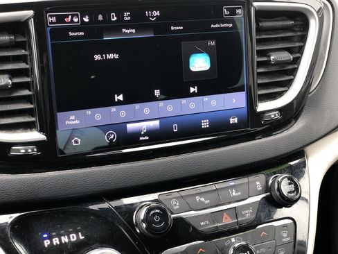 Used 2022 Chrysler Pacifica Touring-L image 21