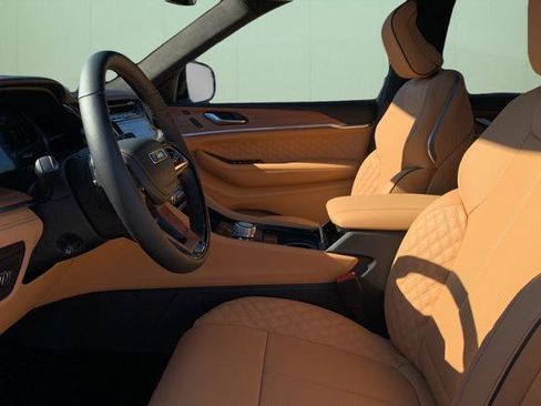 New 2025 Jeep Grand Cherokee Summit image 19