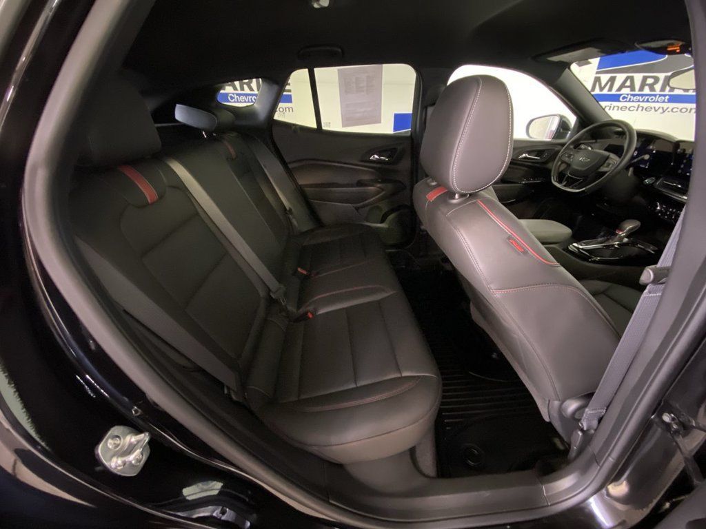 Used 2025 Chevrolet Trax RS w/ Driver Confidence Package FWD image 30