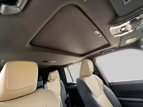 Used 2024 Lexus GX 550 AWD/4WD image 18