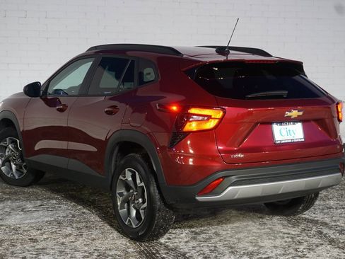 Certified 2025 Chevrolet Trax LT w/ LT Convenience Package image 7