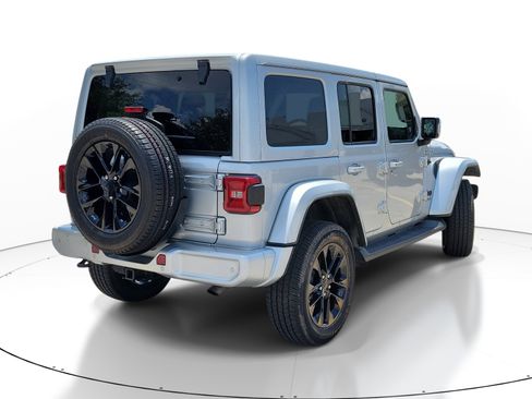Used 2022 Jeep Wrangler Unlimited Sahara AWD/4WD image 6