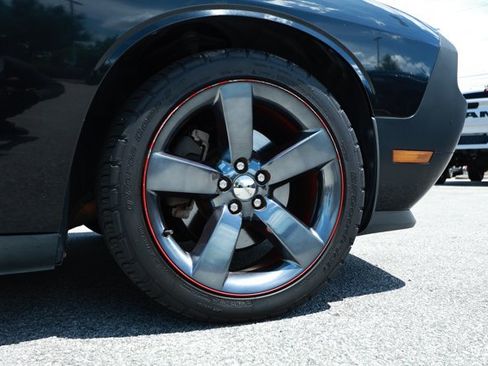 Used 2014 Dodge Challenger SXT RWD image 5