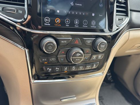 Used 2020 Jeep Grand Cherokee Limited RWD image 28