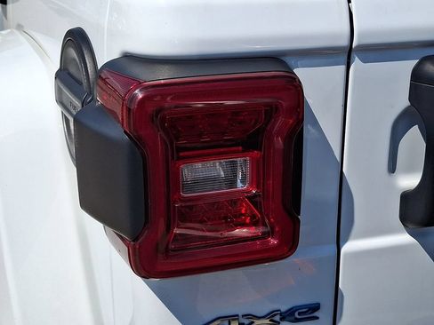 Used 2024 Jeep Wrangler Unlimited Sahara AWD/4WD image 6