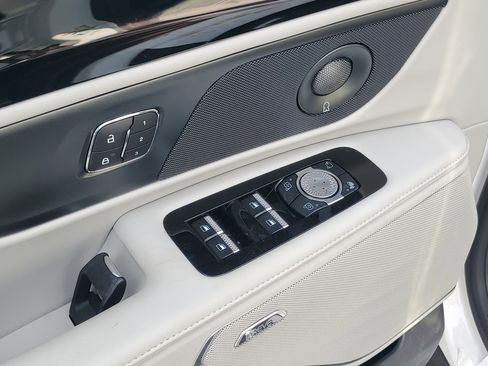 New 2026 Lincoln Nautilus Reserve image 9