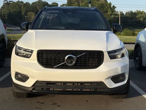 Used 2021 Volvo XC40 T5 R-Design w/ Advanced Package AWD/4WD image 2