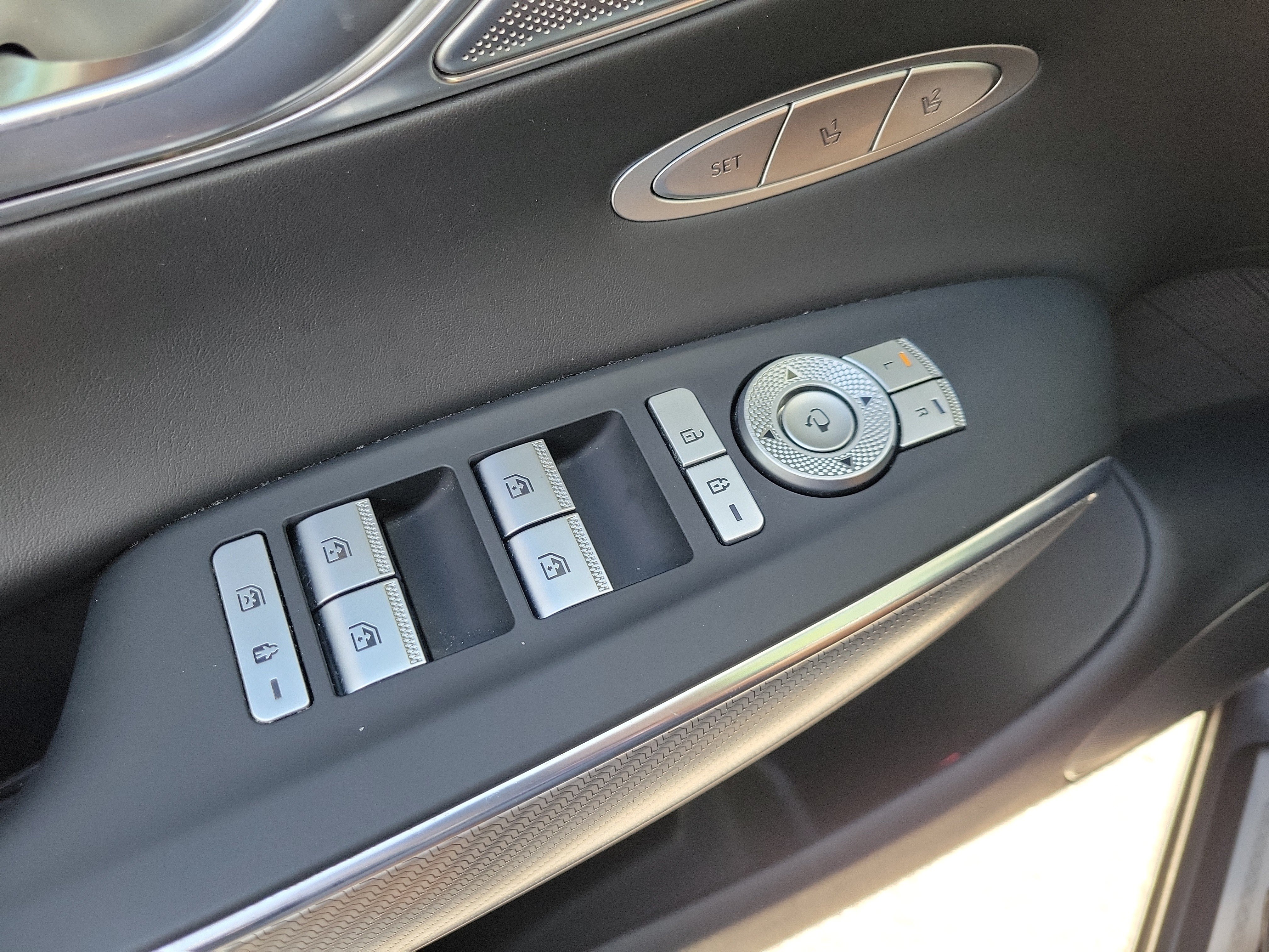 Used 2022 Genesis GV70 2.5T w/ Sport Prestige Package AWD/4WD image 17