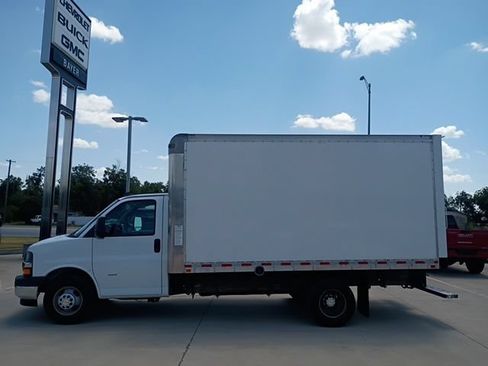 Used 2020 Chevrolet Express 3500 w/ Power Convenience Package RWD image 2