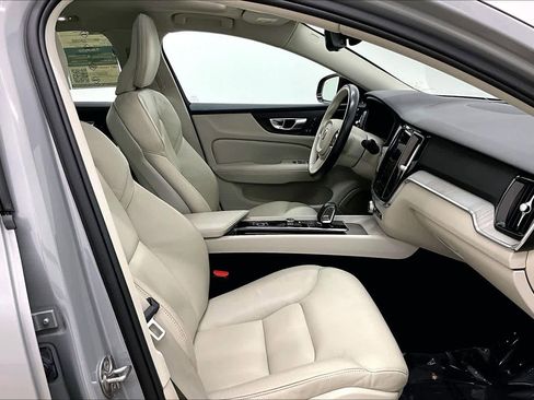 Used 2024 Volvo S60 B5 Plus image 9