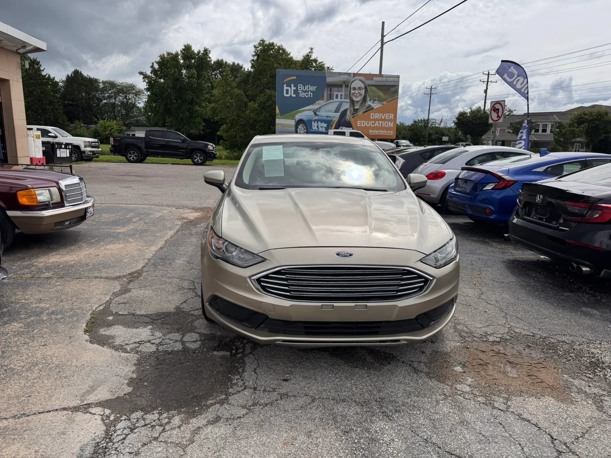 Used 2018 Ford Fusion SE w/ Fusion SE Technology Package FWD image 8