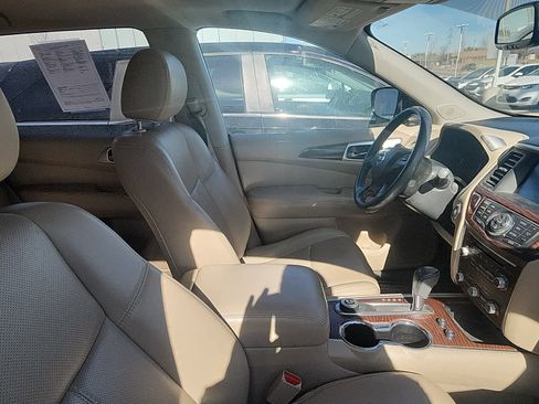 Used 2017 Nissan Pathfinder Platinum image 9