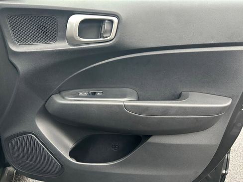 Certified 2025 Hyundai Venue SEL image 25