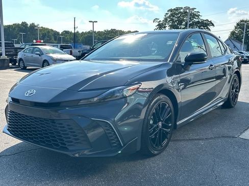 Used 2026 Toyota Camry SE FWD image 7