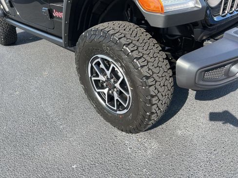 New 2024 Jeep Wrangler Unlimited Rubicon w/ Technology Group image 19