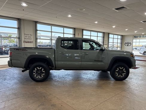 Used 2023 Toyota Tacoma TRD Off-Road w/ Technology Package RWD image 3