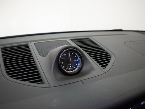 Certified 2025 Porsche Macan image 24