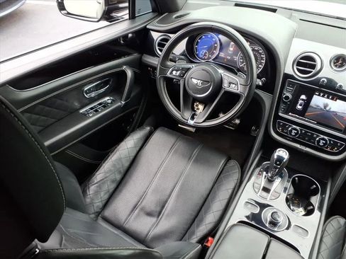 Used 2018 Bentley Bentayga image 18