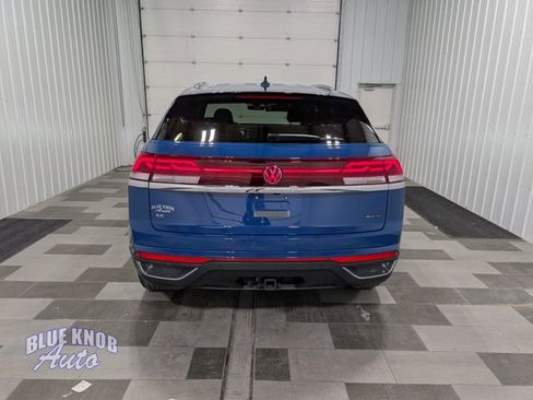 Used 2025 Volkswagen Atlas Cross Sport SE AWD/4WD image 3