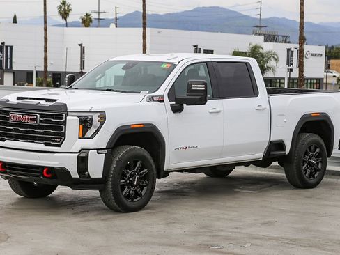 Used 2025 GMC Sierra 2500 AT4 image 4