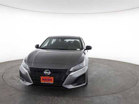 Used 2025 Nissan Altima 2.5 SV image 3