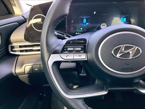Used 2023 Hyundai Elantra Limited FWD image 23