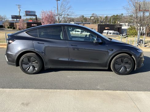 Used 2026 Tesla Model Y AWD image 28