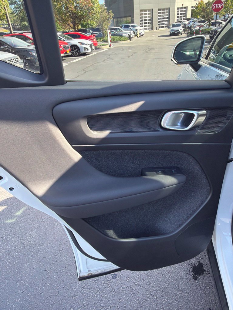 Certified 2024 Volvo XC40 B5 Core AWD/4WD image 8