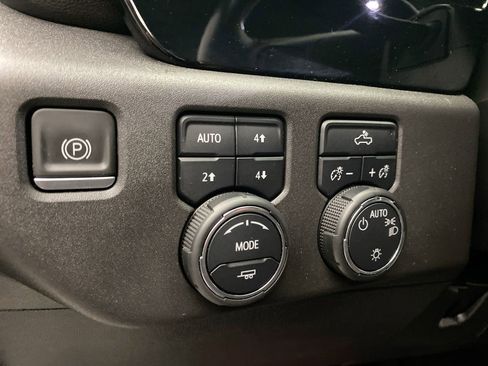 Used 2022 Chevrolet Silverado 1500 LT w/ Z71 Off-Road Package AWD/4WD image 20
