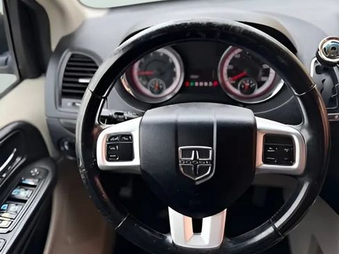 Used 2012 Dodge Grand Caravan SXT w/ UConnect Hands-Free Group FWD image 29