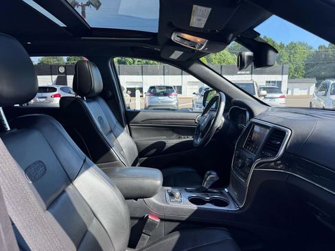 Used 2018 Jeep Grand Cherokee Overland AWD/4WD image 10