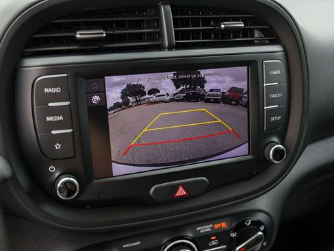 Used 2023 Kia Soul LX w/ LX Technology Package FWD image 20